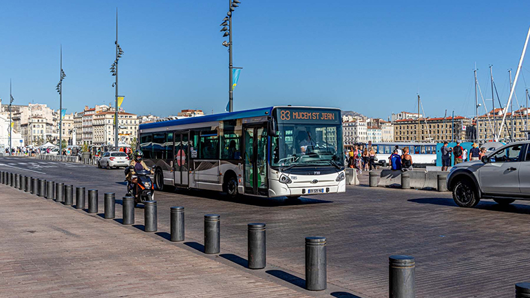 Η χρήση μάσκας δεν είναι πλέον υποχρεωτική στα μέσα μαζικής μεταφοράς της Γαλλίας